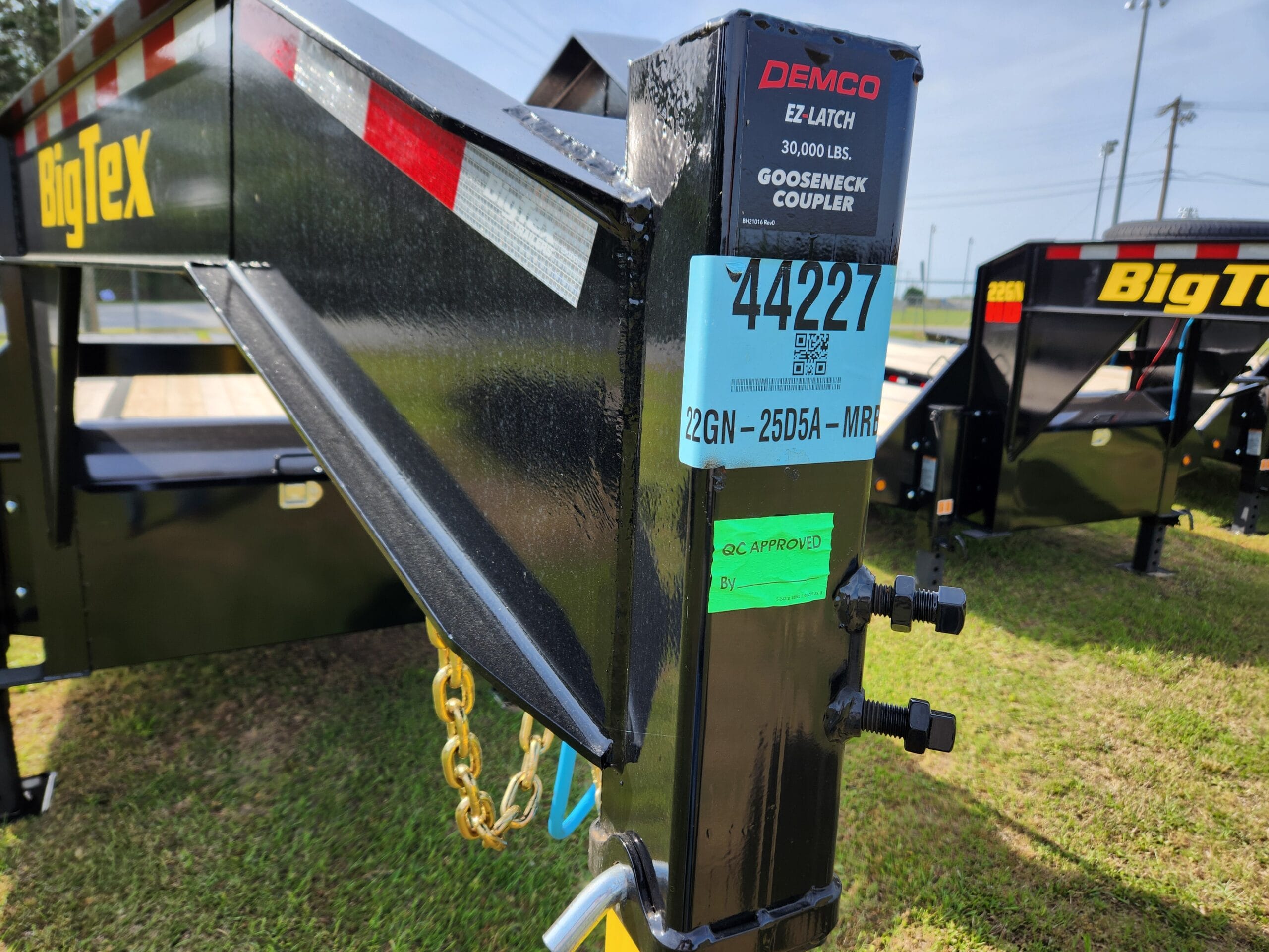 Big Tex 25′ Gooseneck Trailer 12 Ton 22GN-20+5 Mega Ramps - Image 3